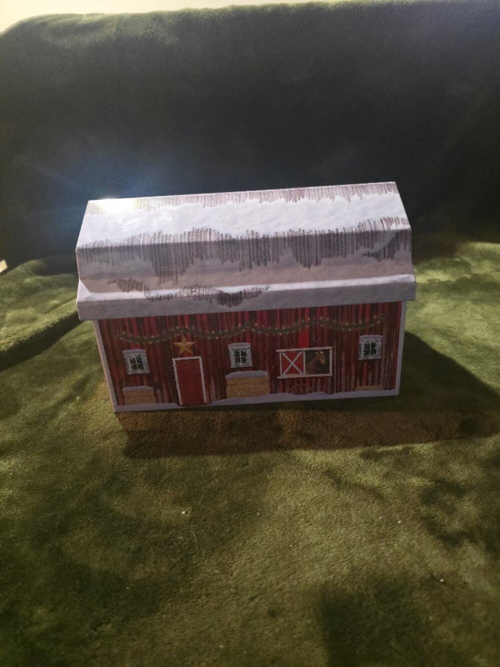 EuroGraphics Christmas Barn 550 Piece Puzzle in Collectible Barn Tin
